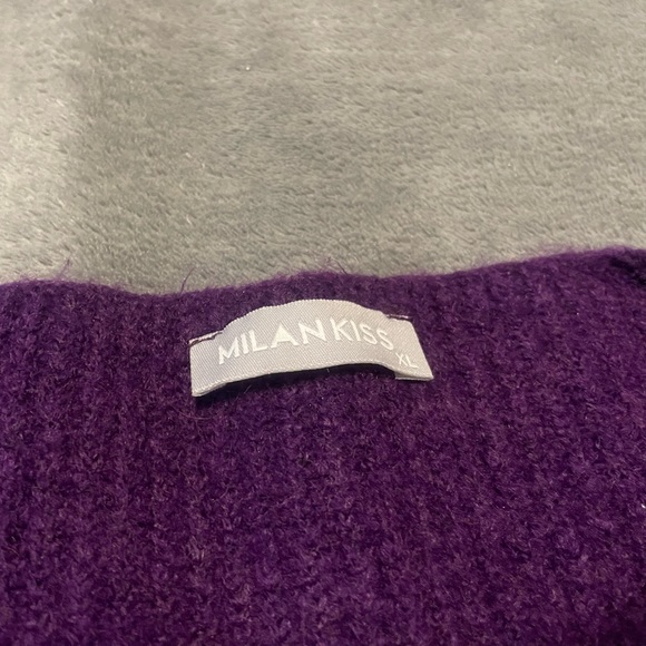 Like new! Wool blend v-neck purple sweater - Picture 3 of 9